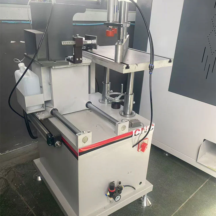 3+1 Axis CNC aluminium pinnfräsmaskin för termisk brytning fönsterstolpe