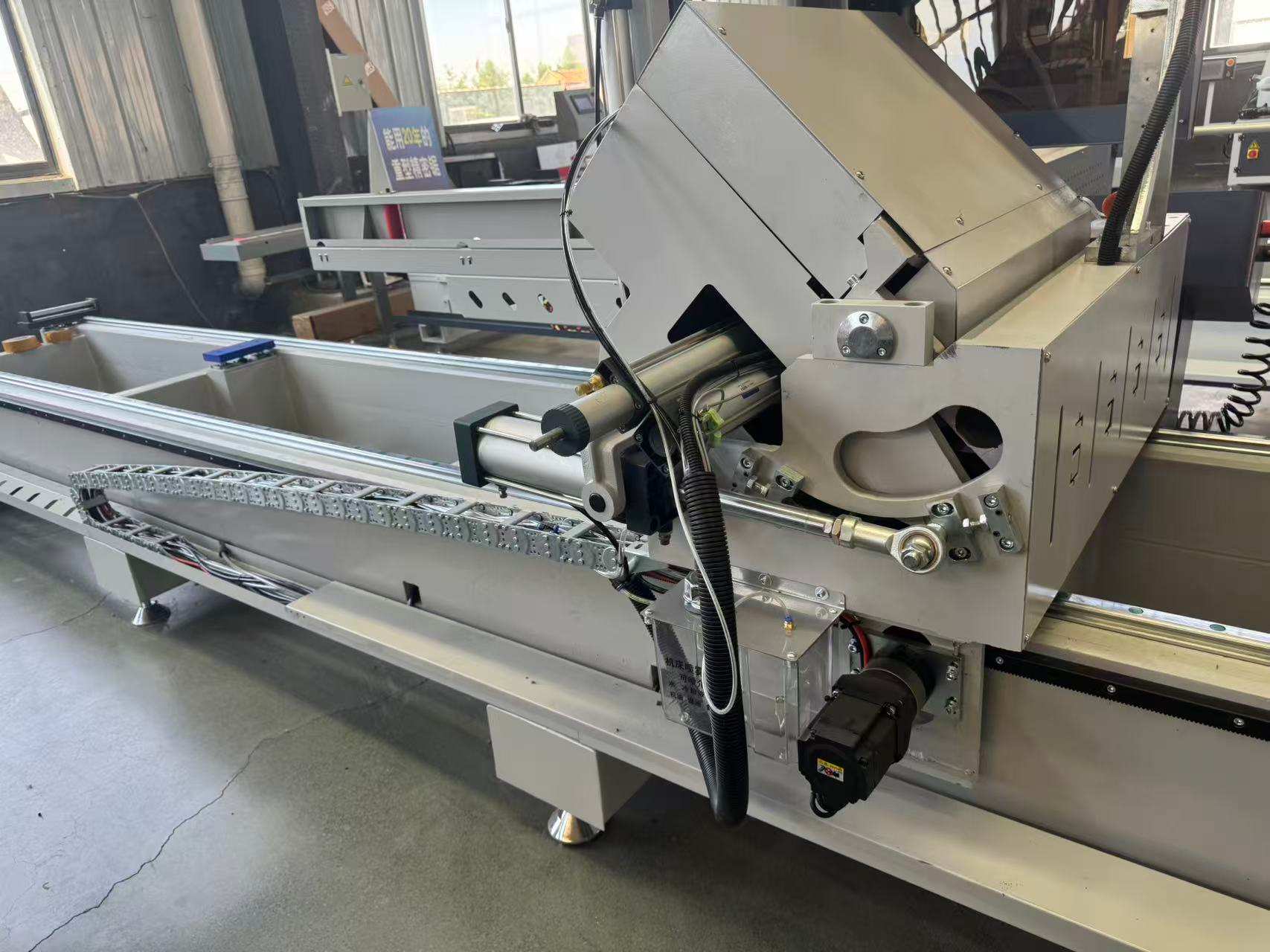 550 CNC Extern Pivot Precision Geringssåg, 45°/90