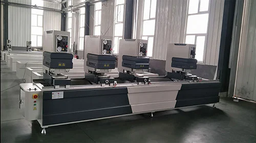 Industriell PVC UPVC färgglada fönsterprofiler automatiska sömlösa svetsmaskiner med 4 kraftiga huvuden