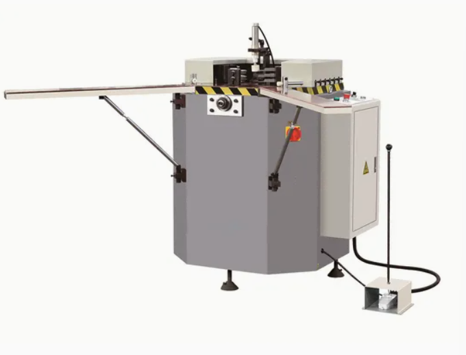 industrikvalitet 100 mm x 3 500 mm högprecision enkelhuvud aluminium fönster- och dörrhörnpressare