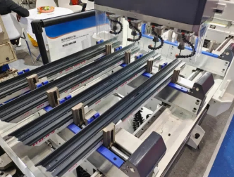 Precisionsborrmaskin för 4-huvud CNC aluminium gardinvägg