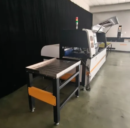 Ultraprecis CNC-cirkelsåg för industriella aluminiumprofiler